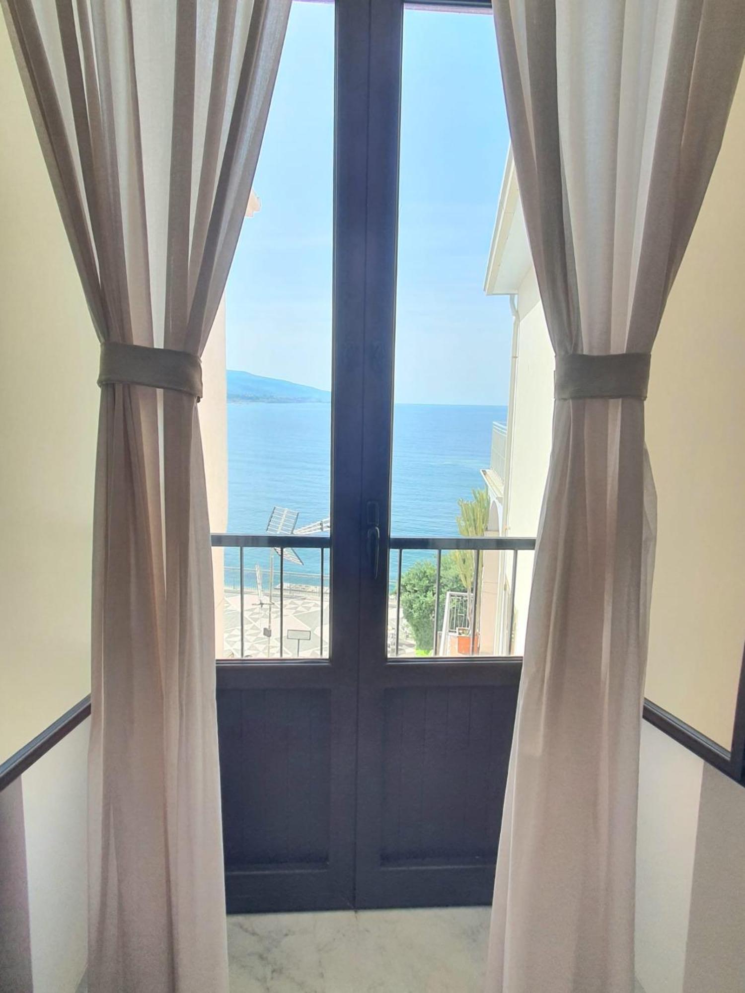 Il Molo Camere Per Vacanze Diamante Exteriör bild