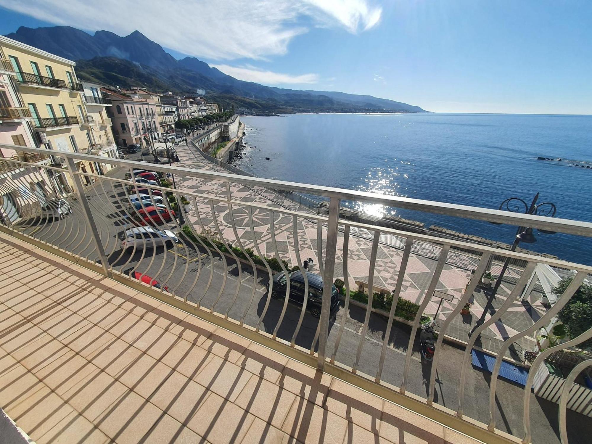 Il Molo Camere Per Vacanze Diamante Exteriör bild